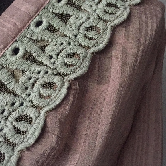 Vintage Style Blouse - Picture 4 of 5